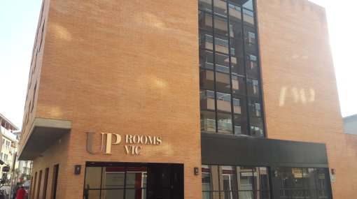 UP ROOMS VIC HOTEL