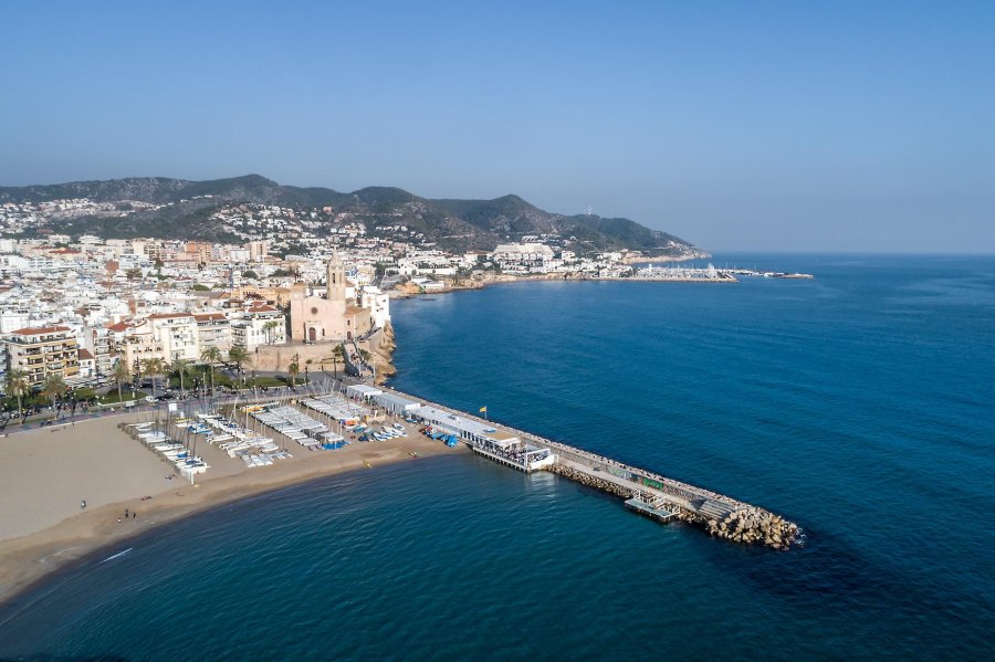 Platges del Garraf: entre penya-segats i pobles mariners